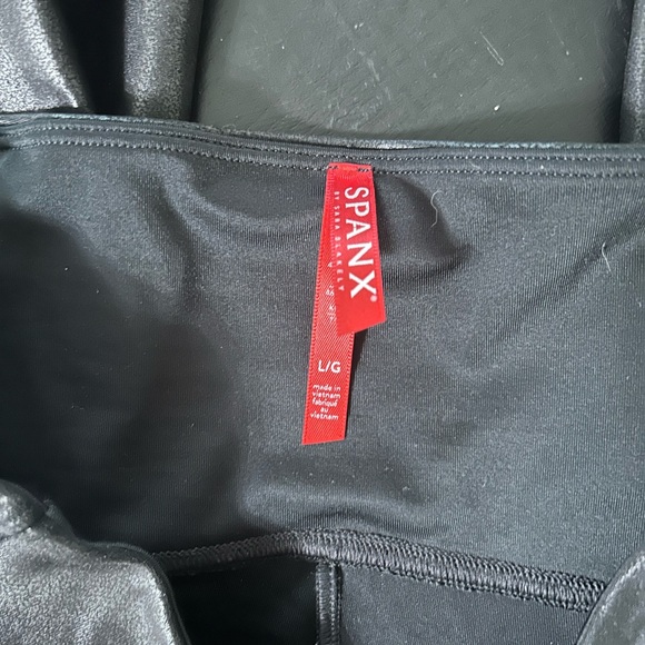 SPANX Faux Leather Striped Legging - Picture 4 of 4